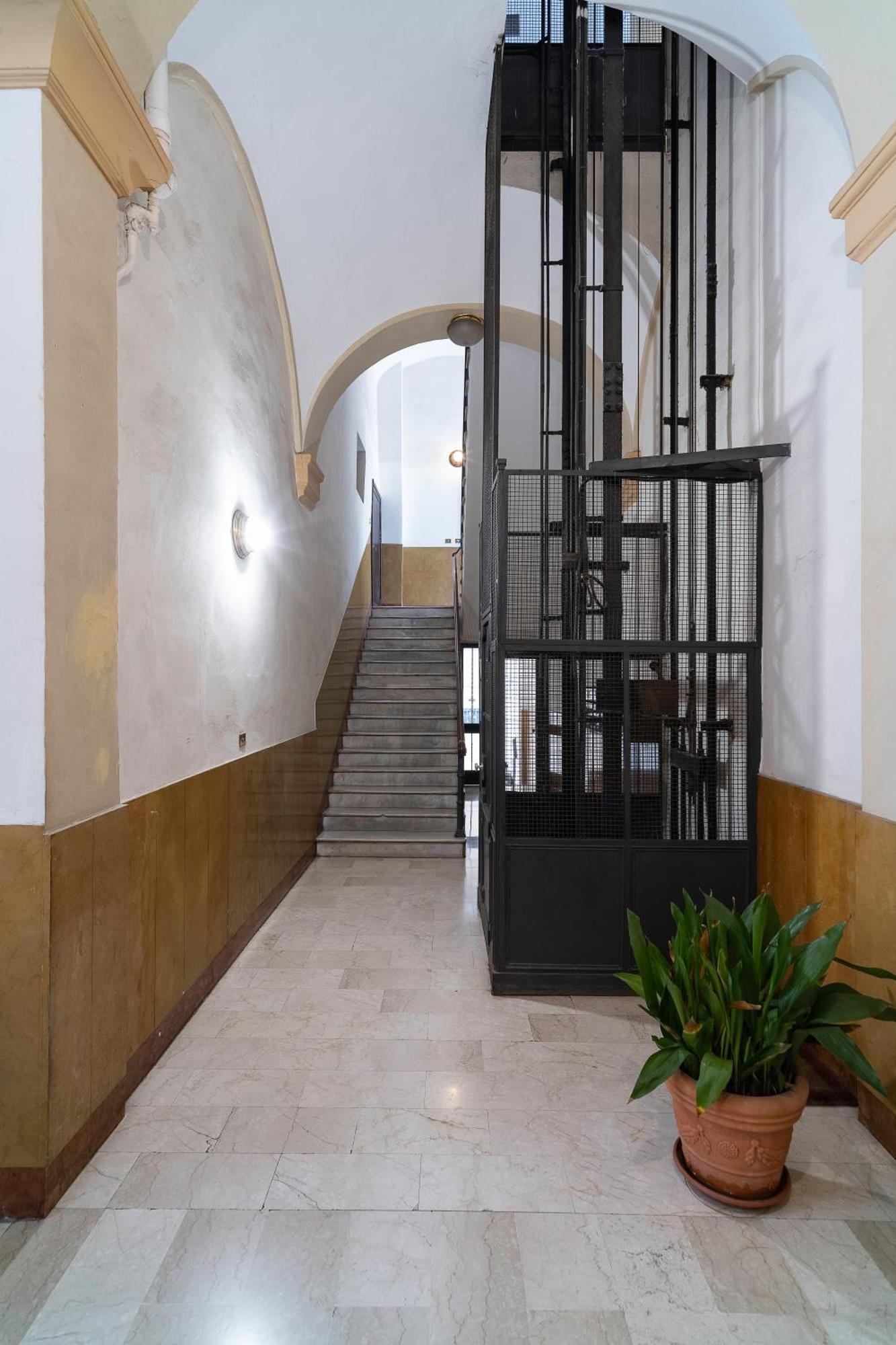Lussuoso Appartamento Nel Cuore Del Centro Storico Bolonia Exterior foto